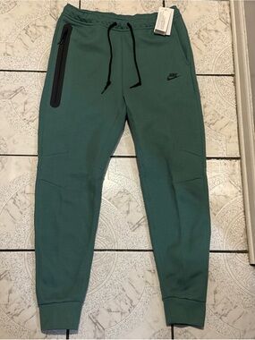 New Nike Sportswear Tech Fleece Jogger Pants Green Men’s Size Large FB8002-361